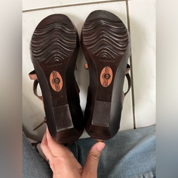 Earth Spirit Sandal size 10. brown. in like new condition , only worn once. - Picture 4 of 5